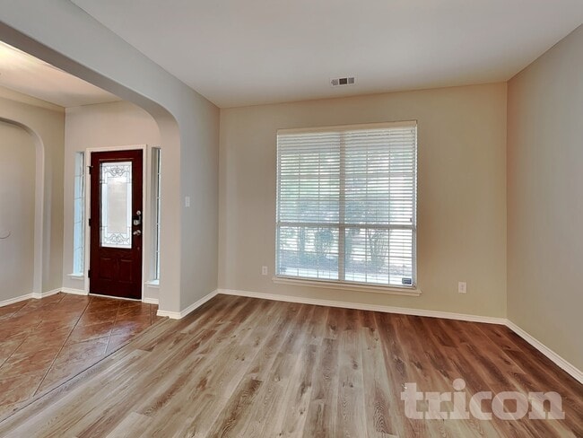 5805 Paloma Blanca Dr