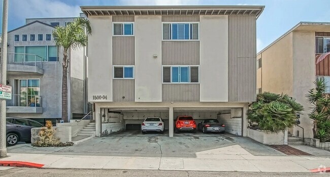 Building Photo - 1500 Manhattan Ave Rental