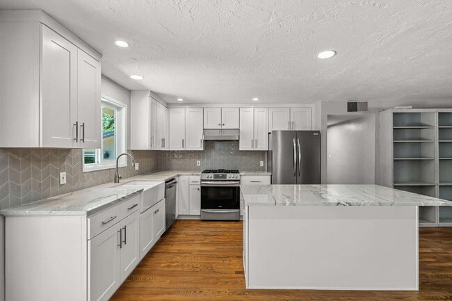 Building Photo - 295 Orange Ave Rental