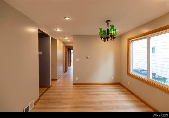 Photo - 19 Hobmoor Ave