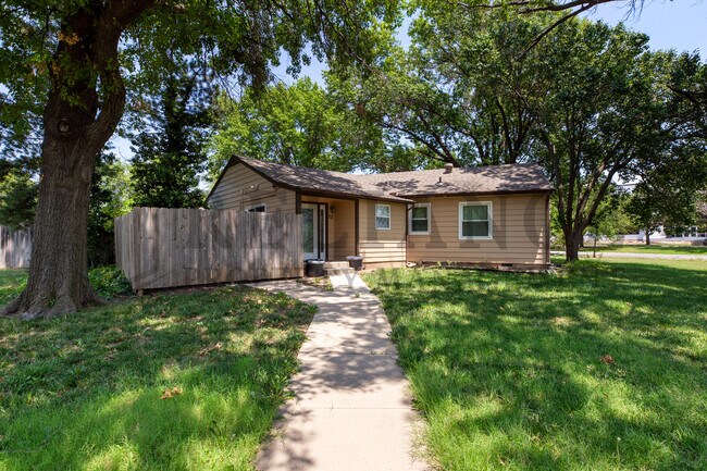 Photo - 22 N Hawthorne St