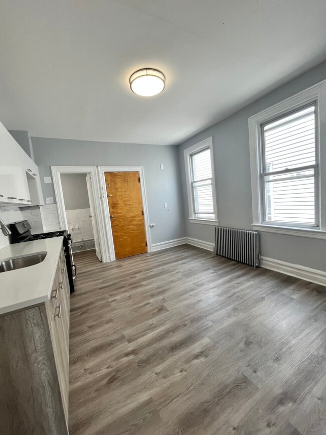 289 Cator Ave Unit 4