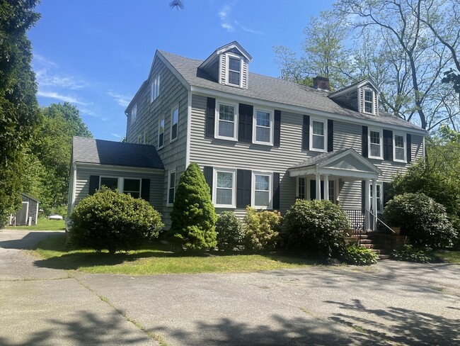 Building Photo - 44 Elm St Unit 2