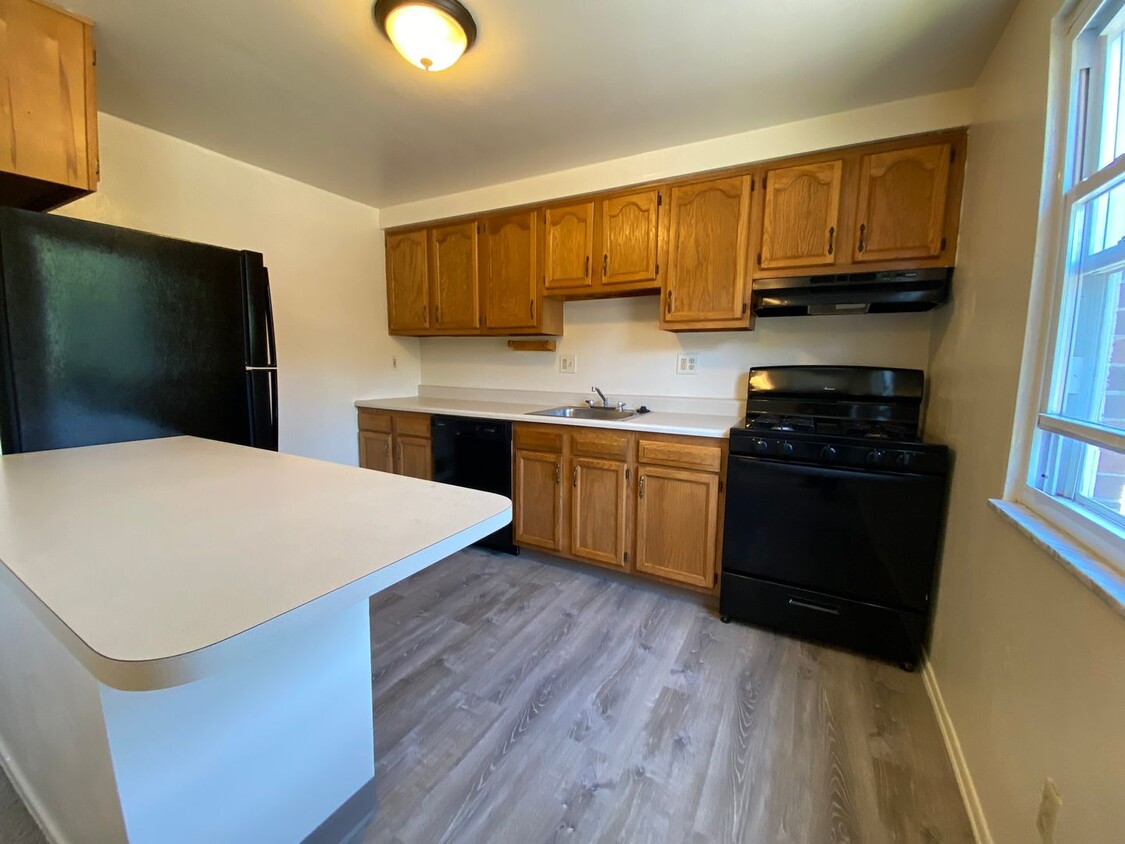 Magnificent 3 Bedroom Townhome with Garage... - Magnificent 3 Bedroom Townhome with Garage...