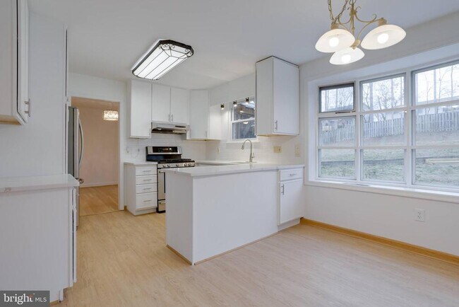 Photo - 8122 Truro Ct