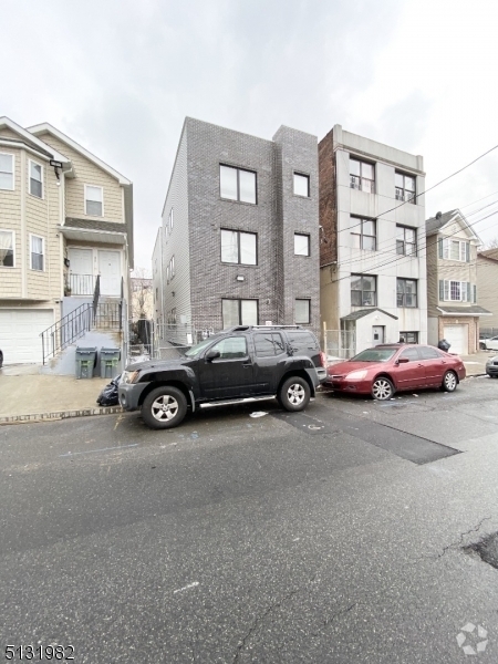 Building Photo - 78 12th Ave Rental