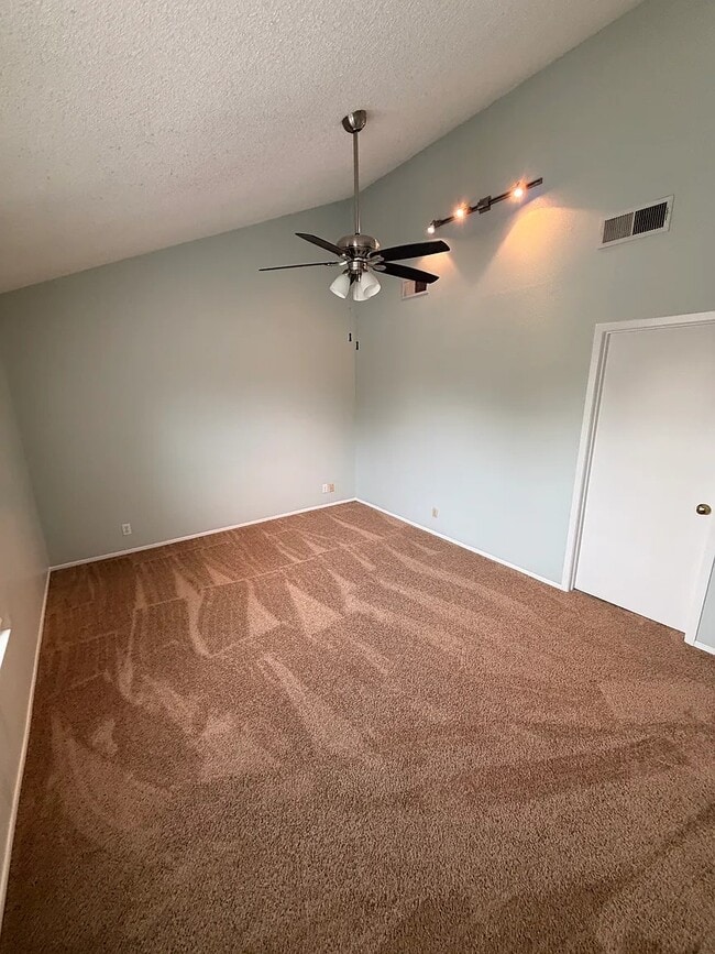 Photo - 13616 Dutch Myrtle