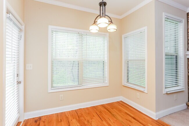 Photo - 634 Royal Crest Ct