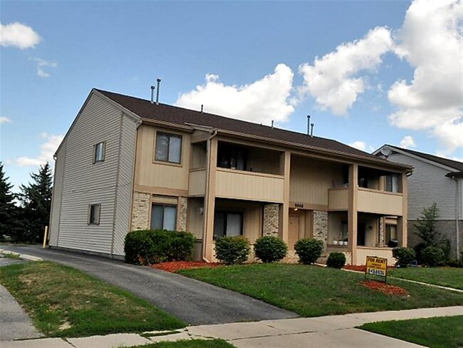 Building Photo - 5648 Ryewyck Dr Unit 1