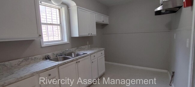 Photo - 2386 Larose Ave