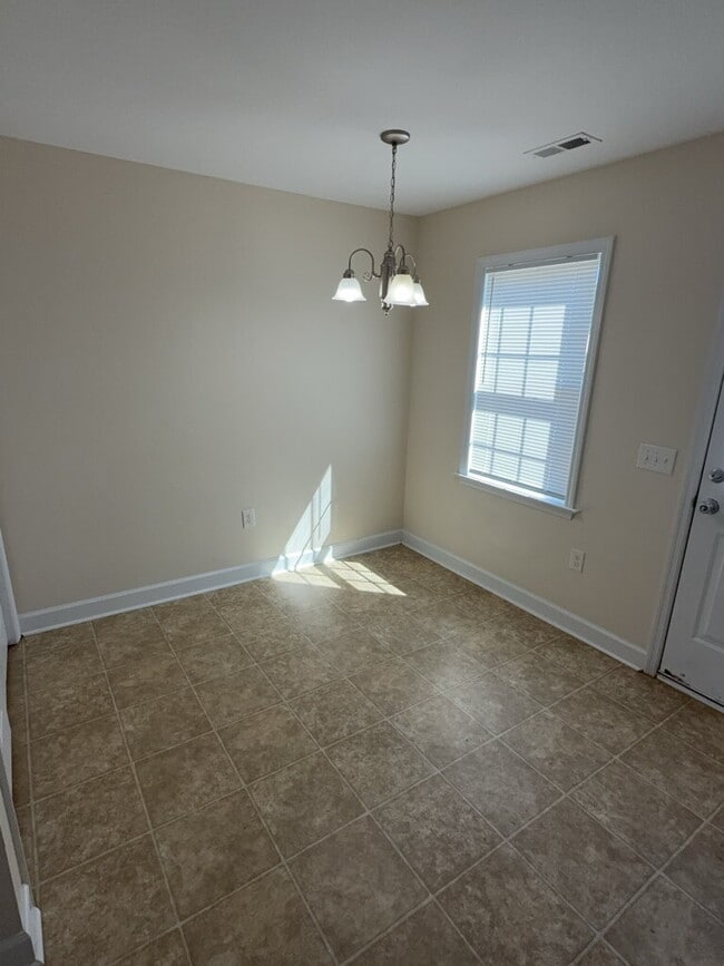 Photo - Adorable 2 Bedroom, 2 Bath Townhome-643 Fo... Unidad 17