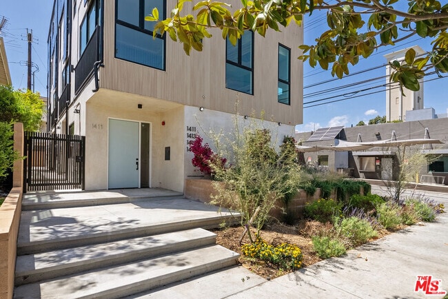 Building Photo - 1417 S Doheny Dr Rental