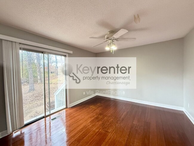 Photo - 1300 Highcrest Dr