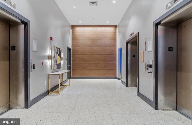 Building Photo - 201 N 8th St Unit 401