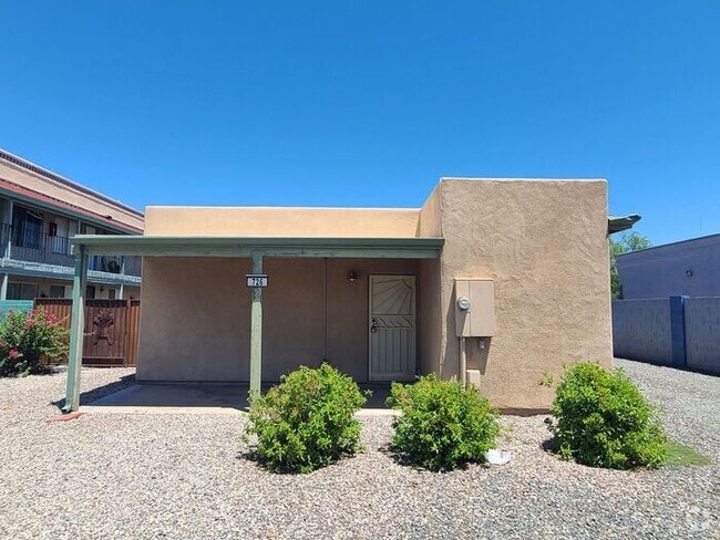 Building Photo - Beautiful 3 bedroom 2 bathroom with washer... Rental