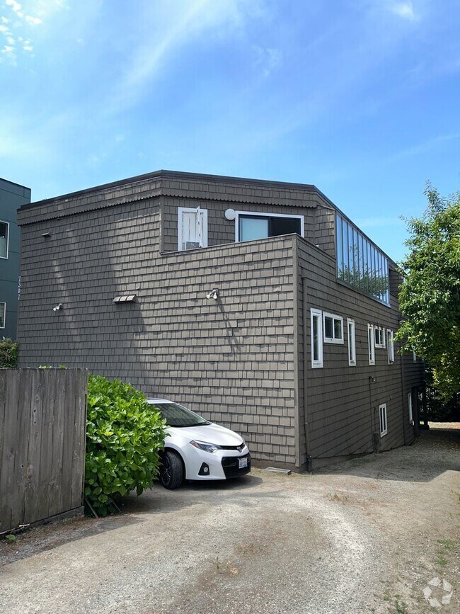 Building Photo - 7307 Bainbridge Pl SW Unit #3 Rental