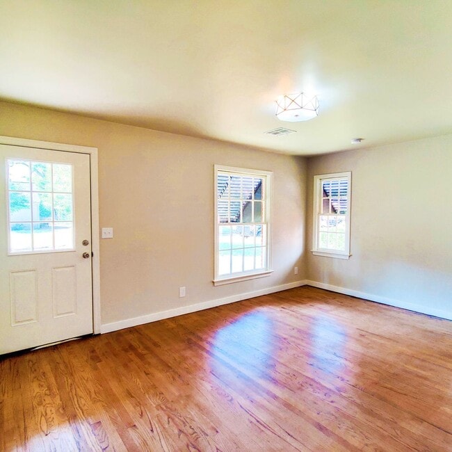 Photo - 2423 NW 31st St