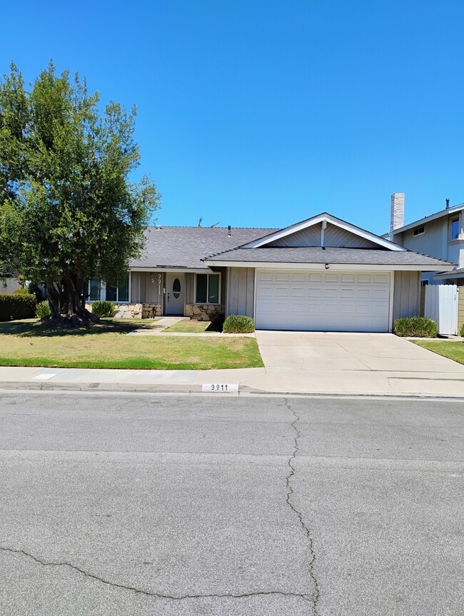 Building Photo - 9911 Voyager Cir Rental