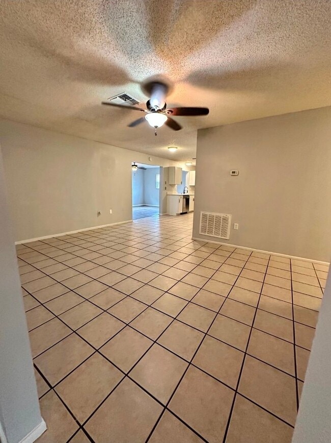 Photo - 3 bedroom 2 bathroom house fully fenced in...
