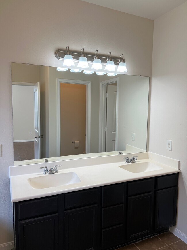 Photo - 1238 S Maple Dr