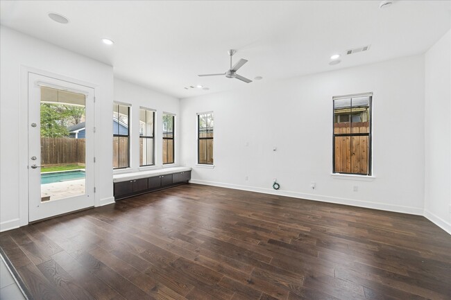 Photo - 2011 Colorado St