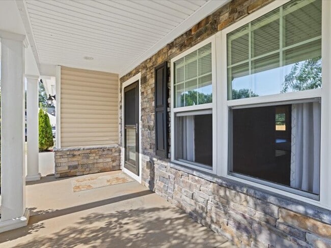 Photo - 120 Thames Valley Dr