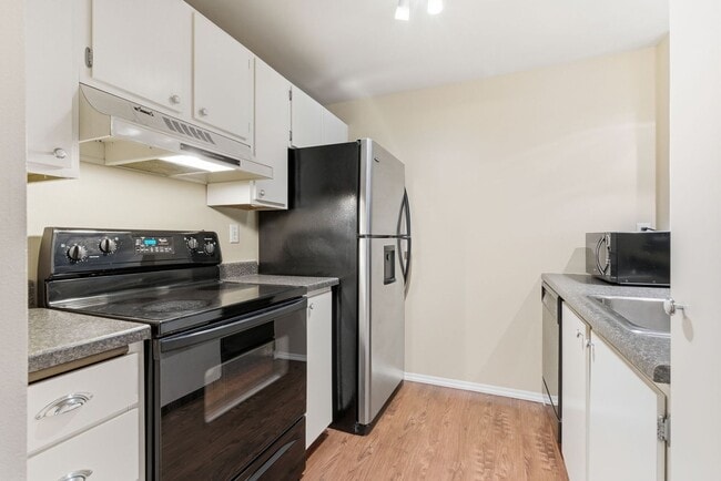 Photo - 6121 E 6th Ave