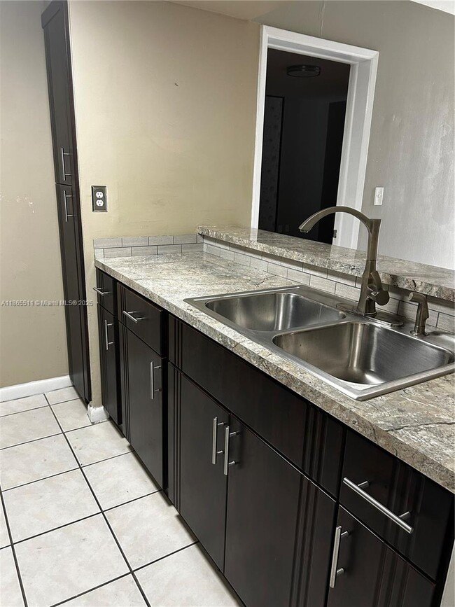 Photo - 7035 NW 186th St Unidad D107