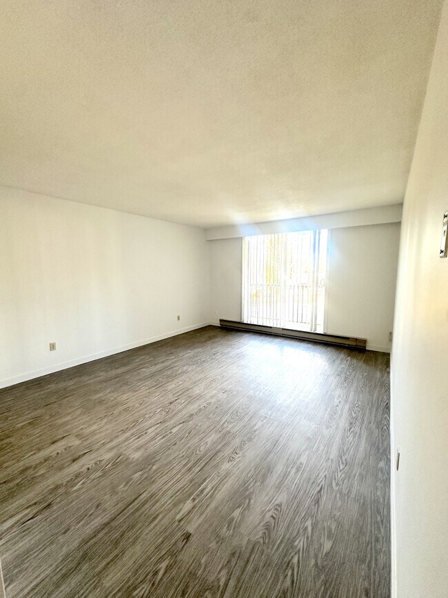 Building Photo - 776 Vaughan St Unit 205