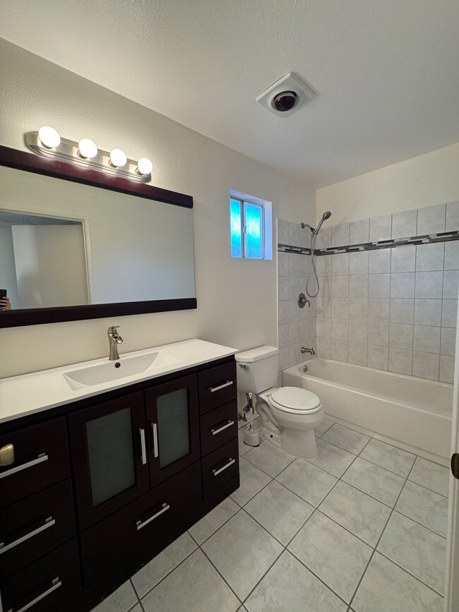 7320 Balboa Blvd Unit 124