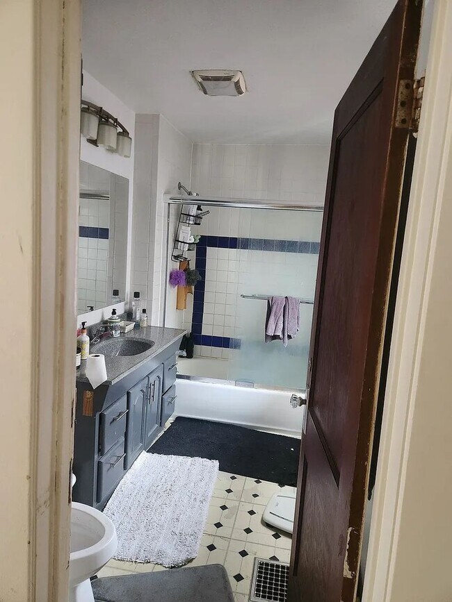 Photo - 3 Bedroom Home on the Hill - AVAILABLE NOW!