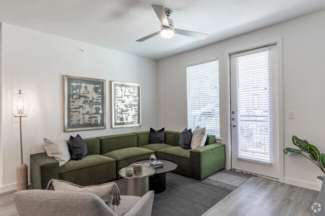 2BR, 2BA - 1,140 SF