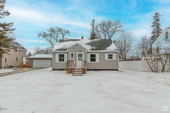 Building Photo - 905 11th St S Rental