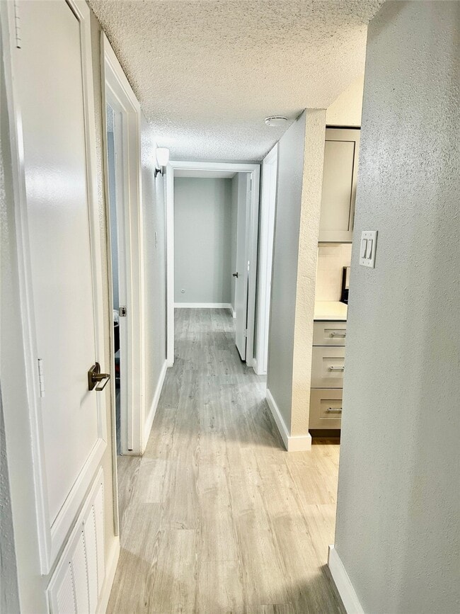 Building Photo - 1516 Bay Area Blvd Unit T2 Rental