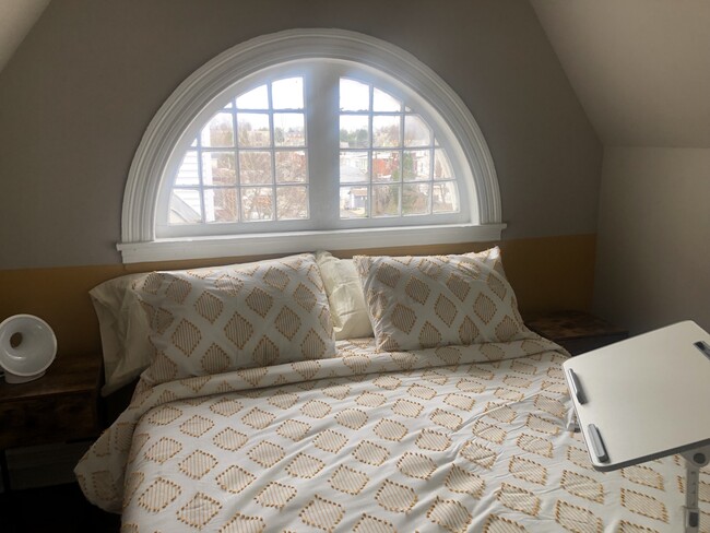 Dormitorio - 929 West Main Street Unidad Third Floor