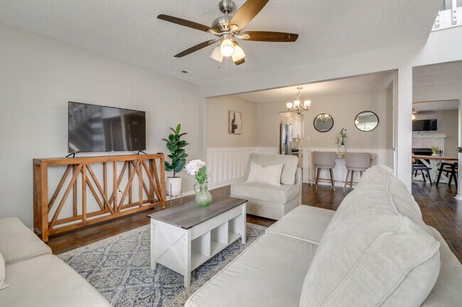 Photo - 749 Quesnel Dr Unit ID1385677P