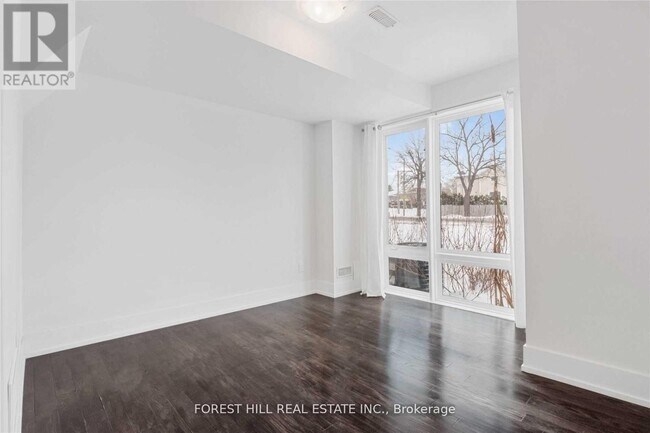 Photo - 9144 Bathurst St