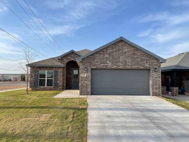 Building Photo - Recently Built 4/2/2 in Frenship ISD!