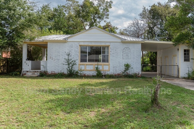 Building Photo - 225 Bryant Rd