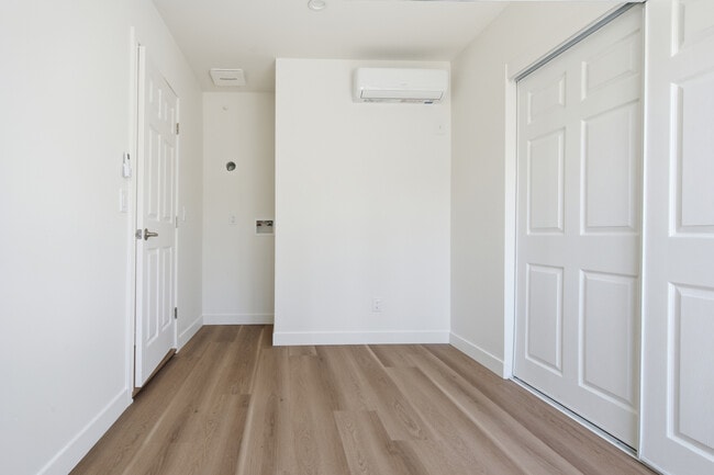 Photo - 11217 Lull St