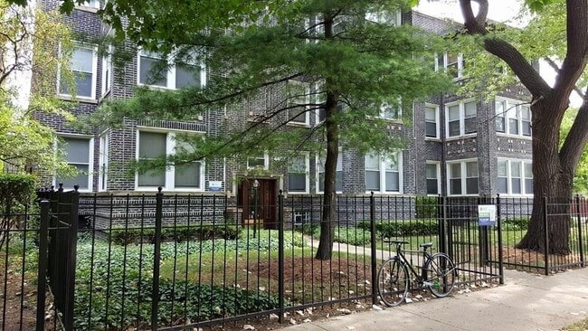Building Photo - 1256 W Montrose Ave Unit 1F