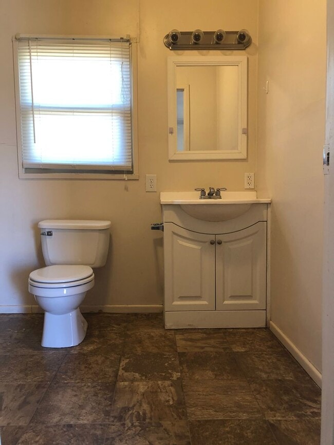 Photo - Affordable Efficiency Apt in Avondale