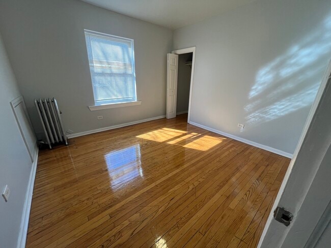 Photo - 2047 E 68th St