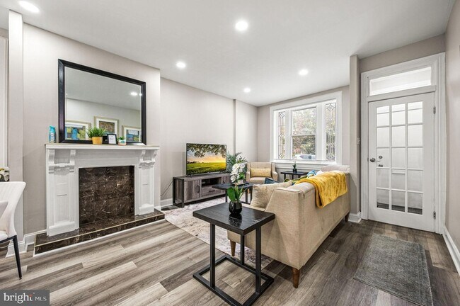 Photo - 930 N 30th St