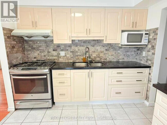 Photo - 49 Carey Crescent