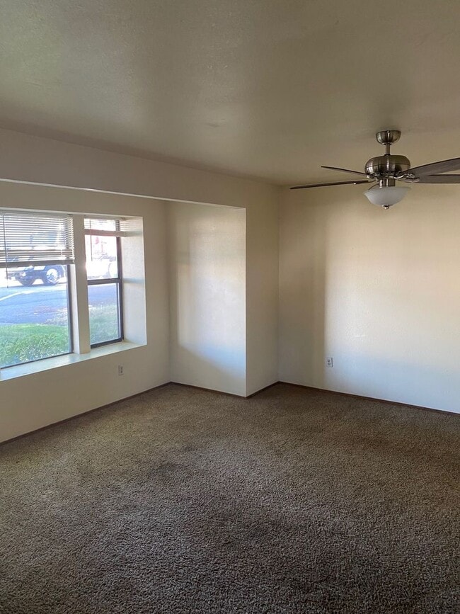 Photo - 1145 W 7th St