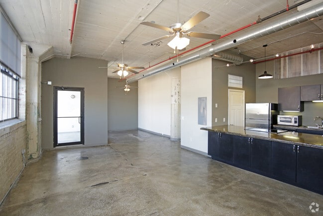 2BR, 2BA - 317_1460 SF - Mitchell Park Plaza