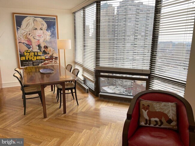 Photo - 2018 Walnut St Unit 21L