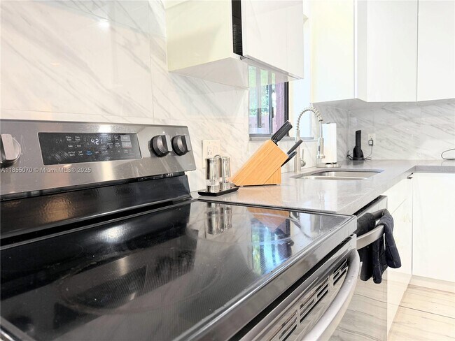 Photo - 20429 NE 10th Ct Rd