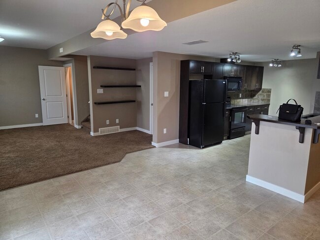 Photo - 189 Silkstone Rd W Unit 2